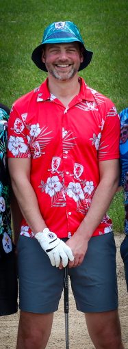 man golfing in a Hawaiian shirt